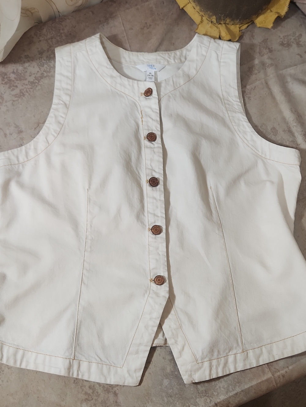 Time and Tru Cream Sleeveless Button-Front Vest